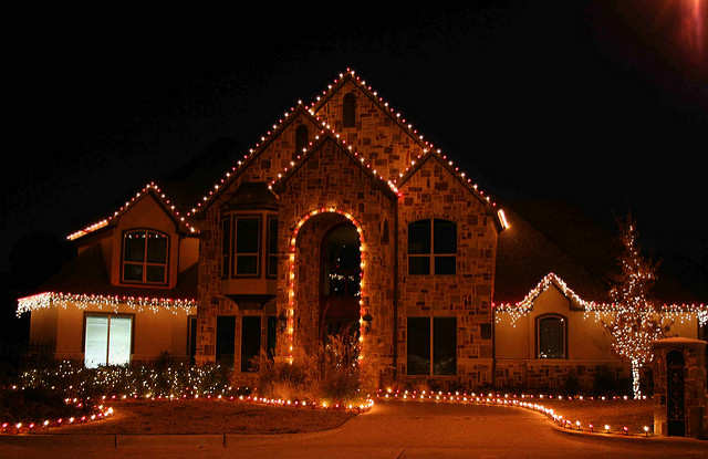 Holiday Lights Installation Services in Toronto