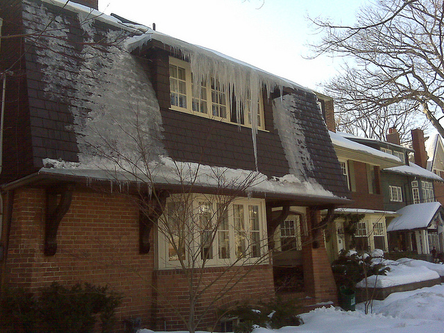 Rooftop Ice Dam Removal in Toronto 2