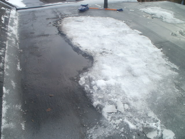 Rooftop Ice Dam Removal in Toronto 3